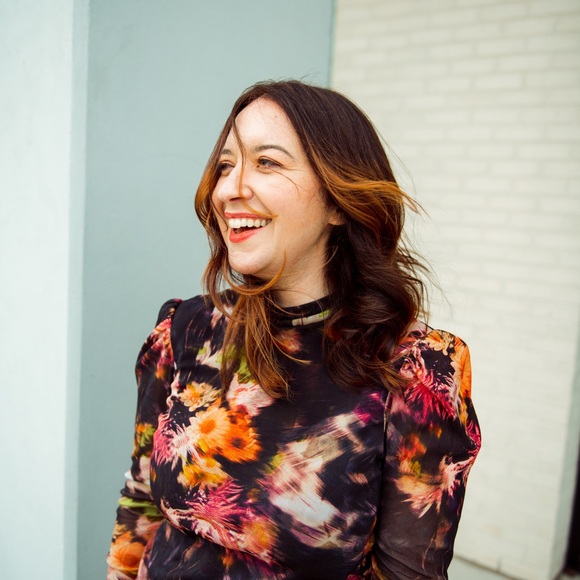 Meet your Posher, Julia - Picture 2 of 3